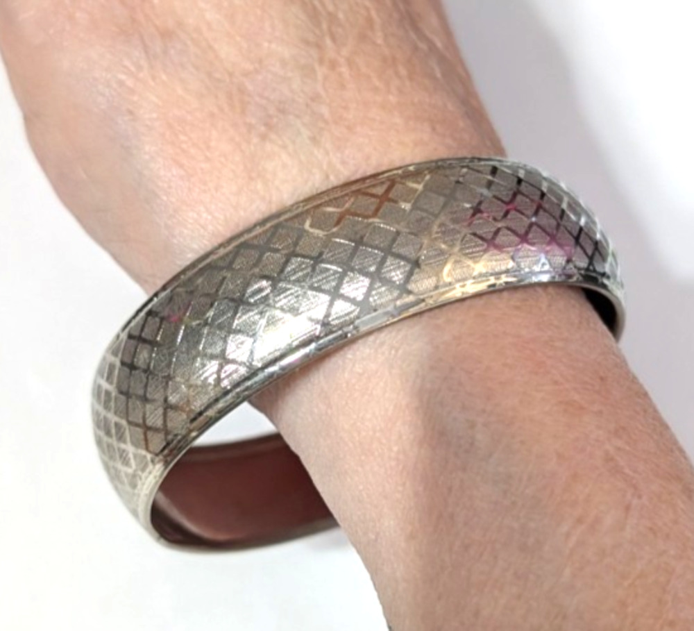 Vintage Textured Silver-tone‎ Bangle Bracelet MED Diamond-Pattern bn2